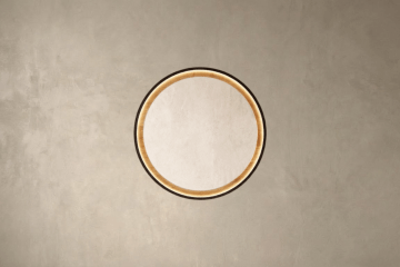 Espelhos numa moldura de madeira