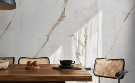 Azulejo de grés para pavimento 60x120, efeito mármore com veios em tons quentes, acabamento mate, A4H633 Dubai Gold