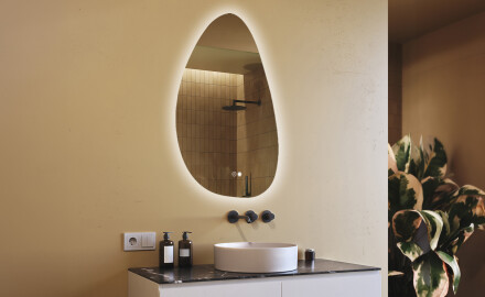 Espelho irregular com iluminação, 64×104 cm, bicolor, interruptor touch, tapete aquecedor