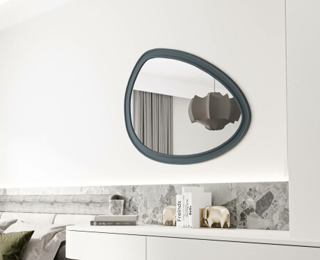 Espelho assimétrico com moldura decorativa em MDF L304